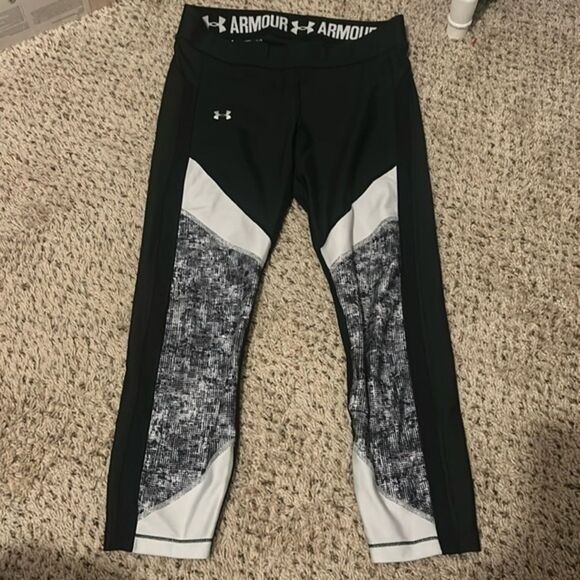 Under Armour Pants - Under Armour women’s large heat gear compression leggings  C